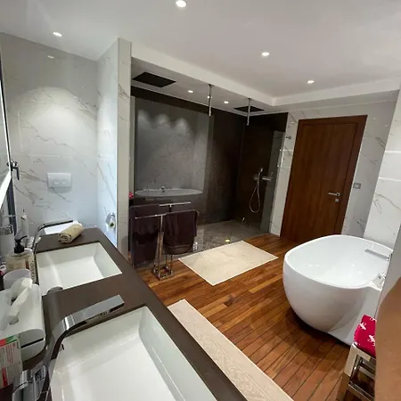 Clementines Porticcio فيلة